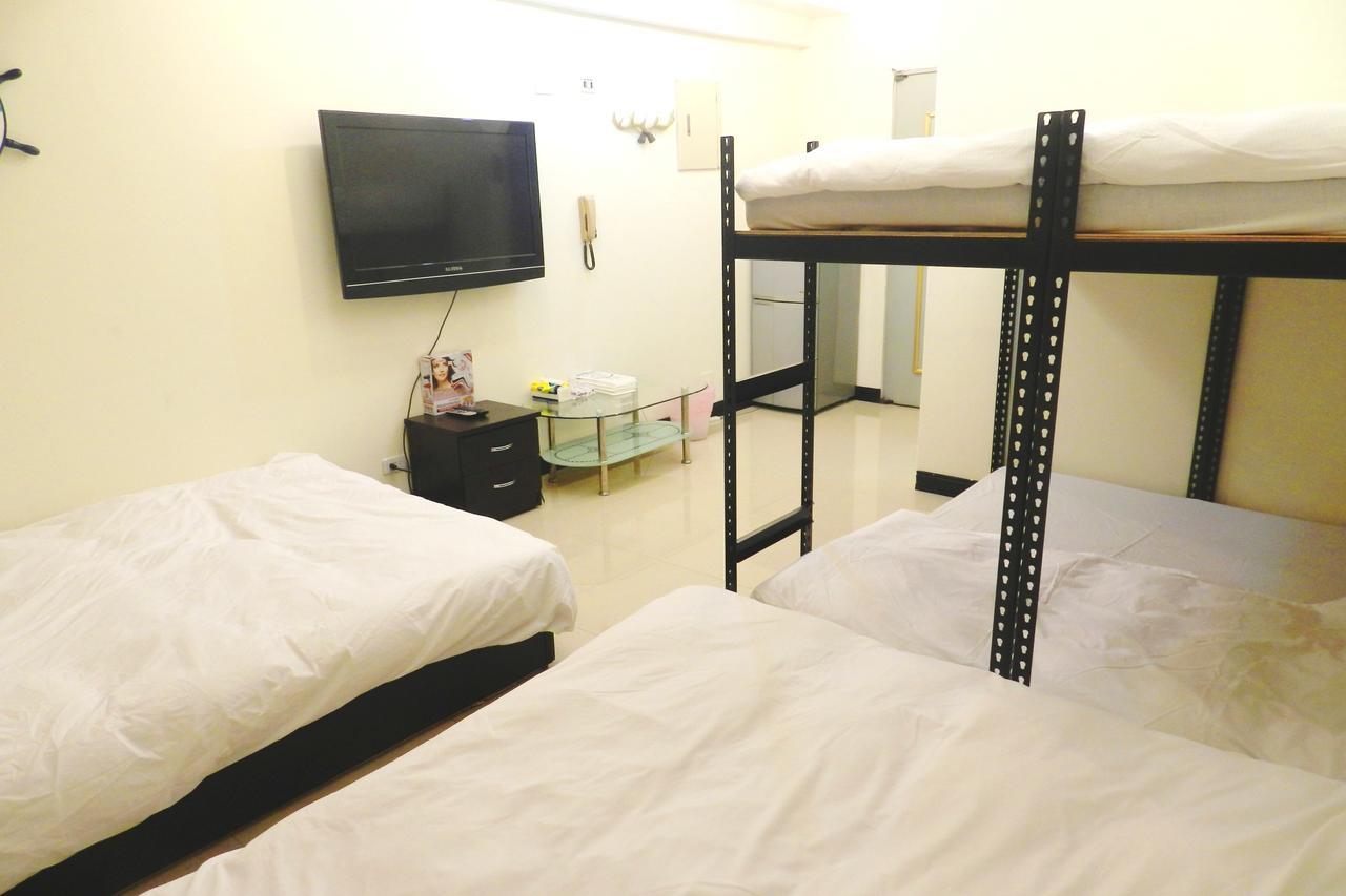 Feng Chia House Hostel Taichung Bagian luar foto