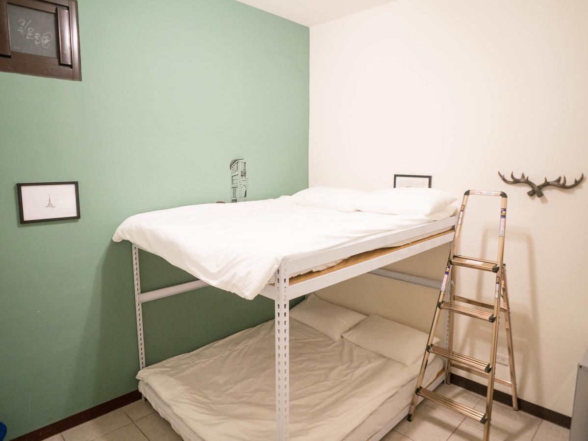Feng Chia House Hostel Taichung Bagian luar foto