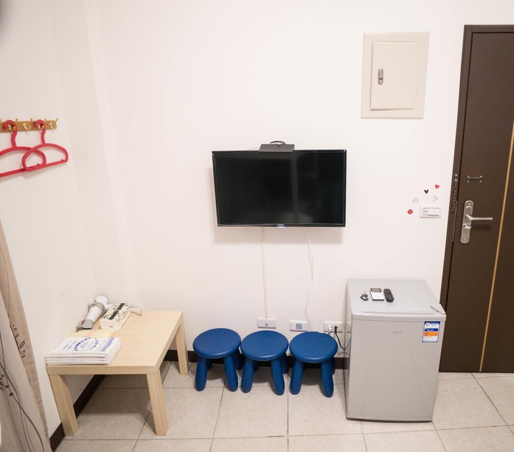 Feng Chia House Hostel Taichung Bagian luar foto