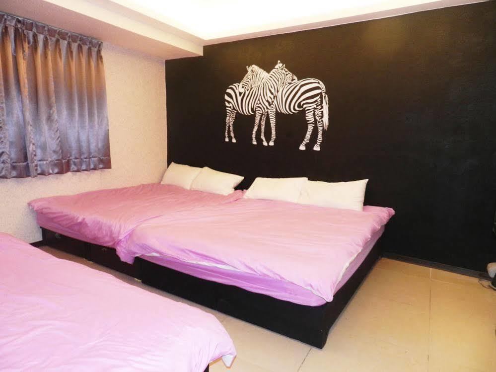 Feng Chia House Hostel Taichung Bagian luar foto