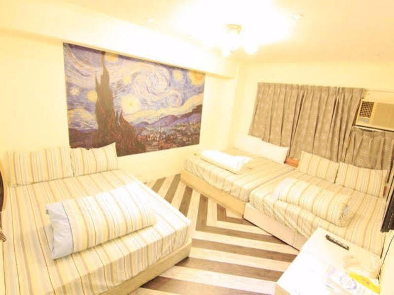 Feng Chia House Hostel Taichung Bagian luar foto