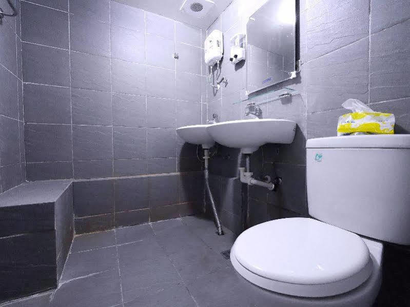 Feng Chia House Hostel Taichung Bagian luar foto