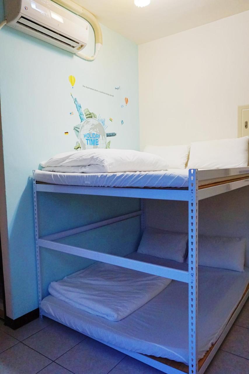 Feng Chia House Hostel Taichung Bagian luar foto