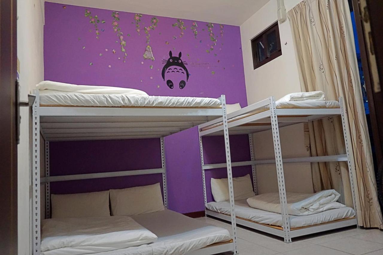 Feng Chia House Hostel Taichung Bagian luar foto