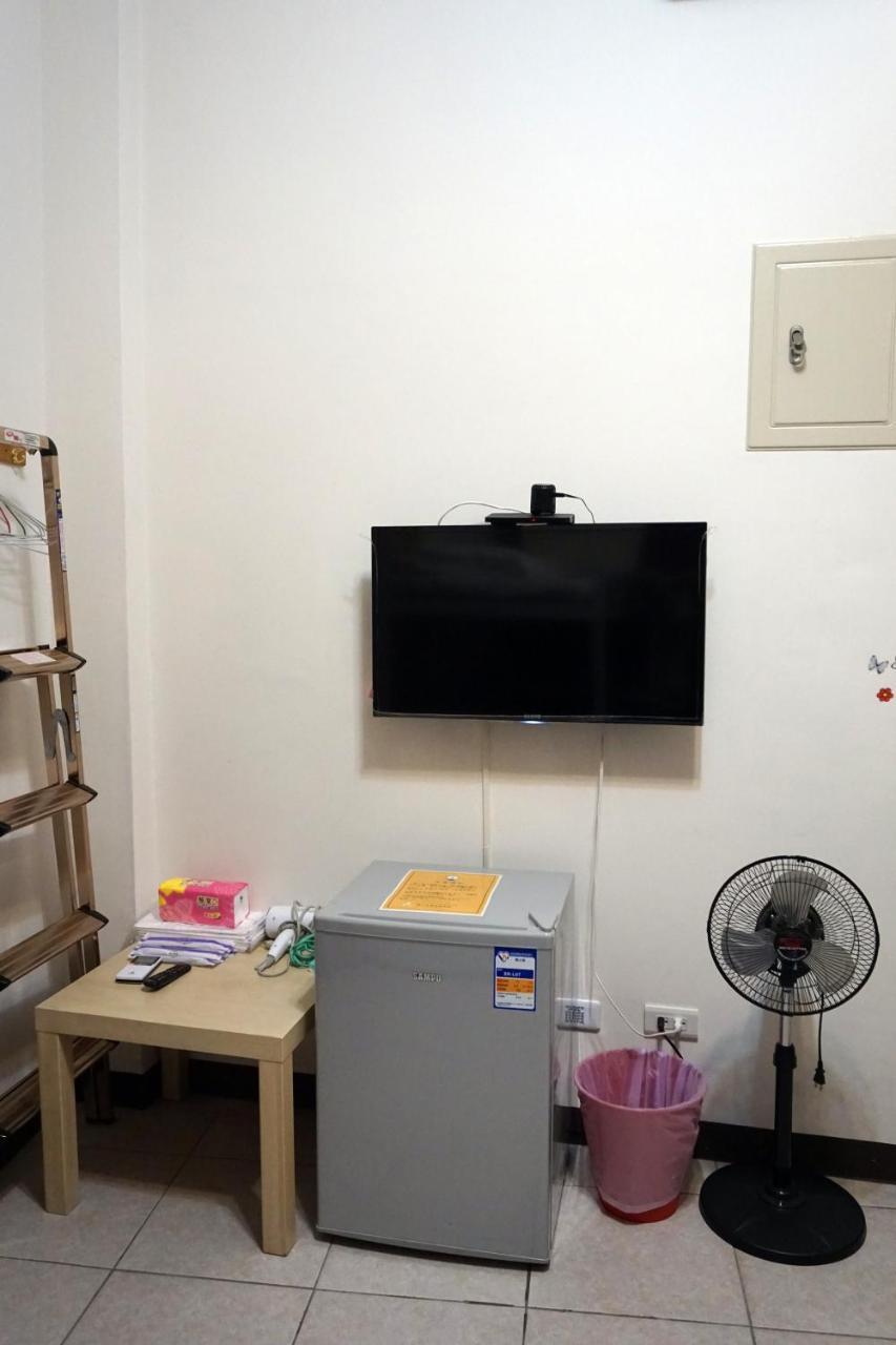 Feng Chia House Hostel Taichung Bagian luar foto
