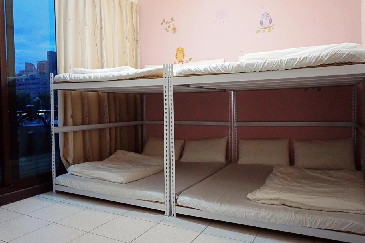 Feng Chia House Hostel Taichung Bagian luar foto