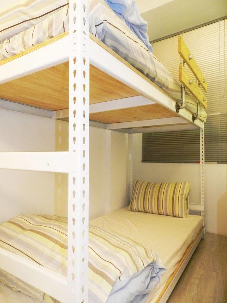 Feng Chia House Hostel Taichung Bagian luar foto